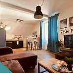 Under Roof شقة